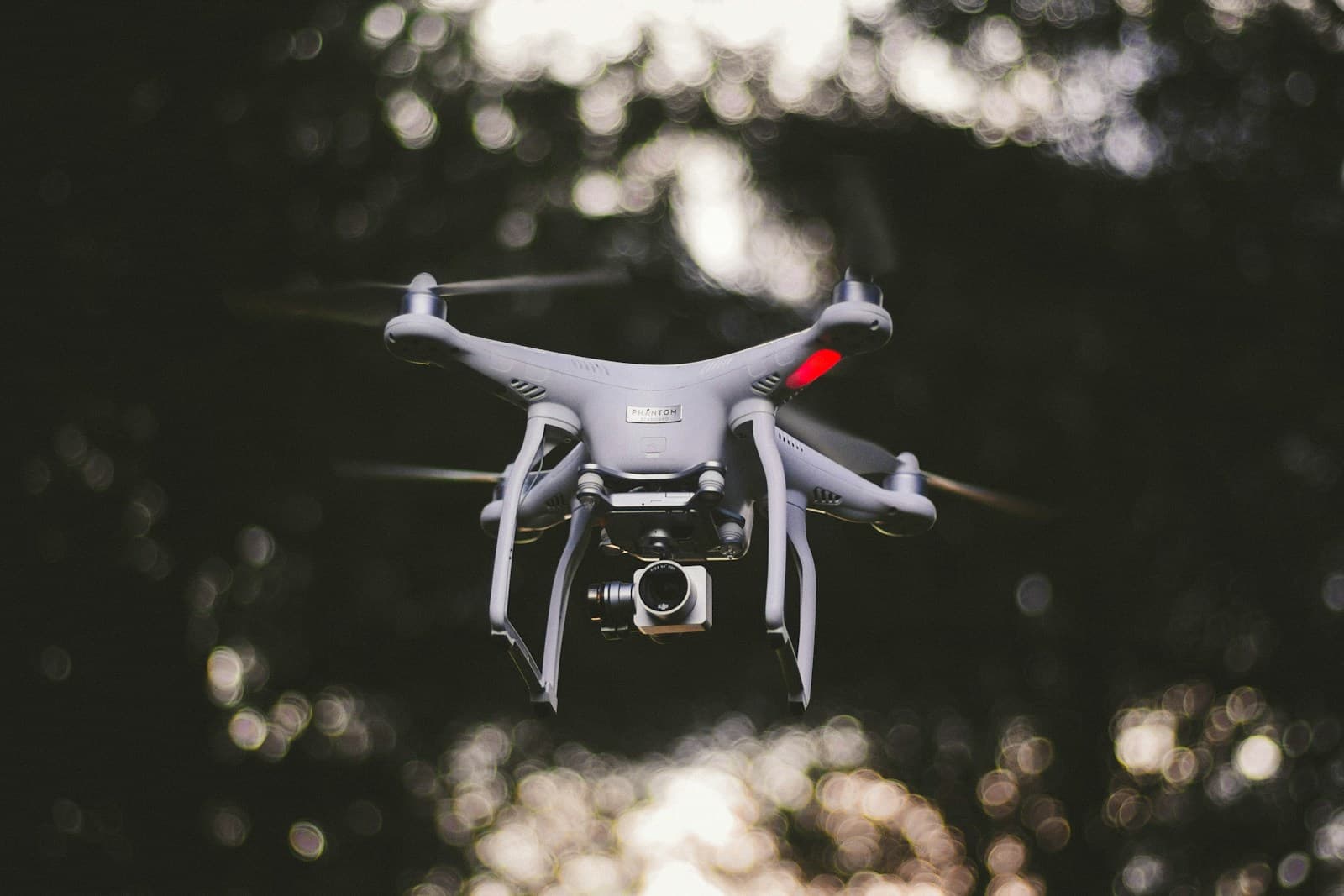 Drone de última geração em voo para mapeamento aéreo